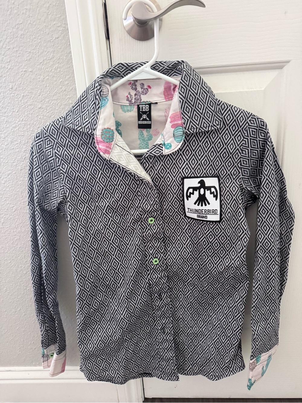 Women’s Size Small Thunderbird Brand Black & White Diamond-Print Button Shirt